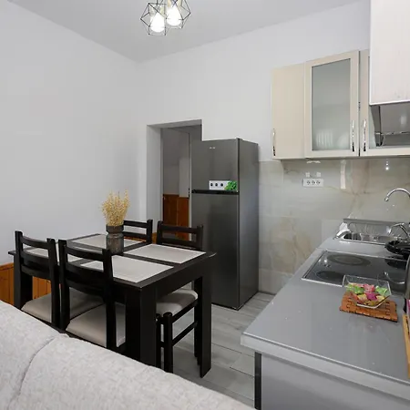 Apartment Swimming Pool - Enmar Berat Uznove